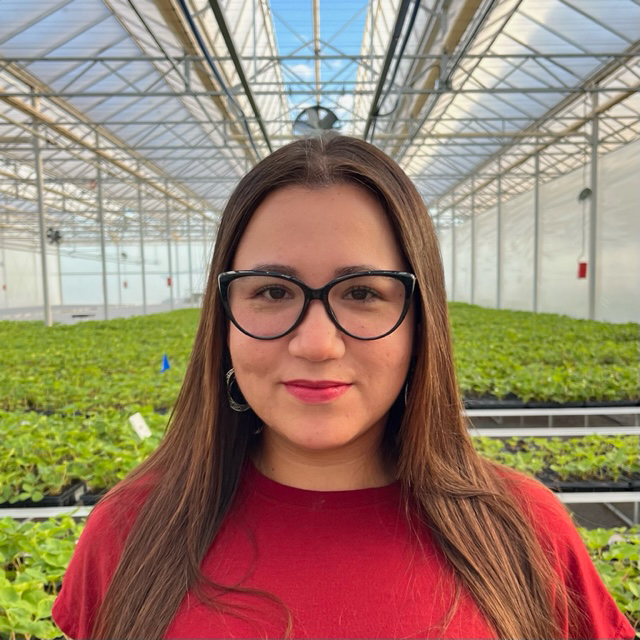 Elizabeth Suarez, Assistant Grower